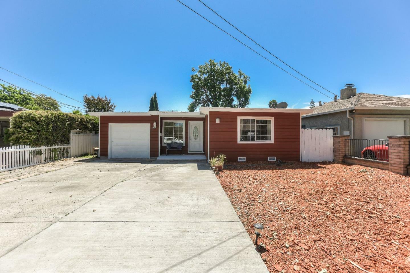 Property Photo: 1110 Madera Avenue CA 94025
