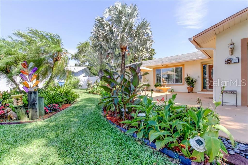 Property Photo:  5807 Imperial Key  FL 33615 