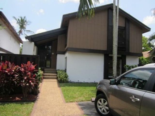 Property Photo:  1571 E Sandpiper Cr  FL 33026 