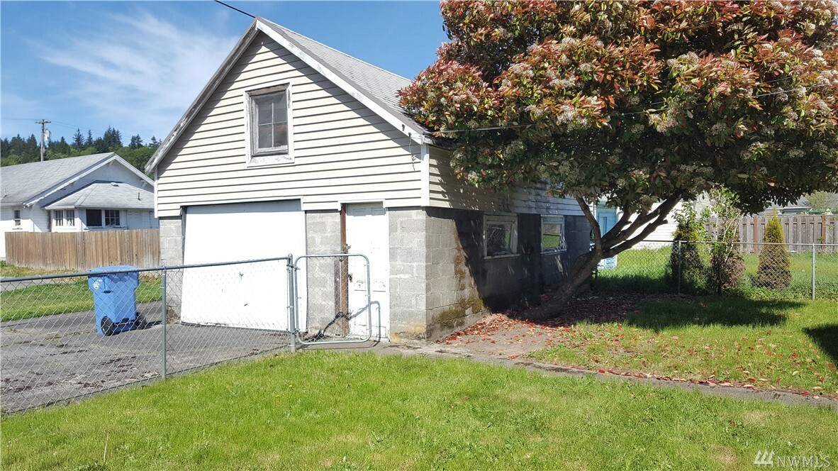 Property Photo:  277 SW Lewis St  WA 98532 