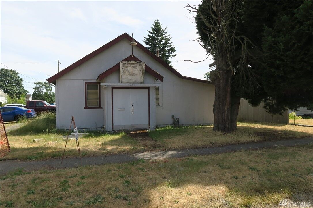 Property Photo:  1024 E 34th St  WA 98404 