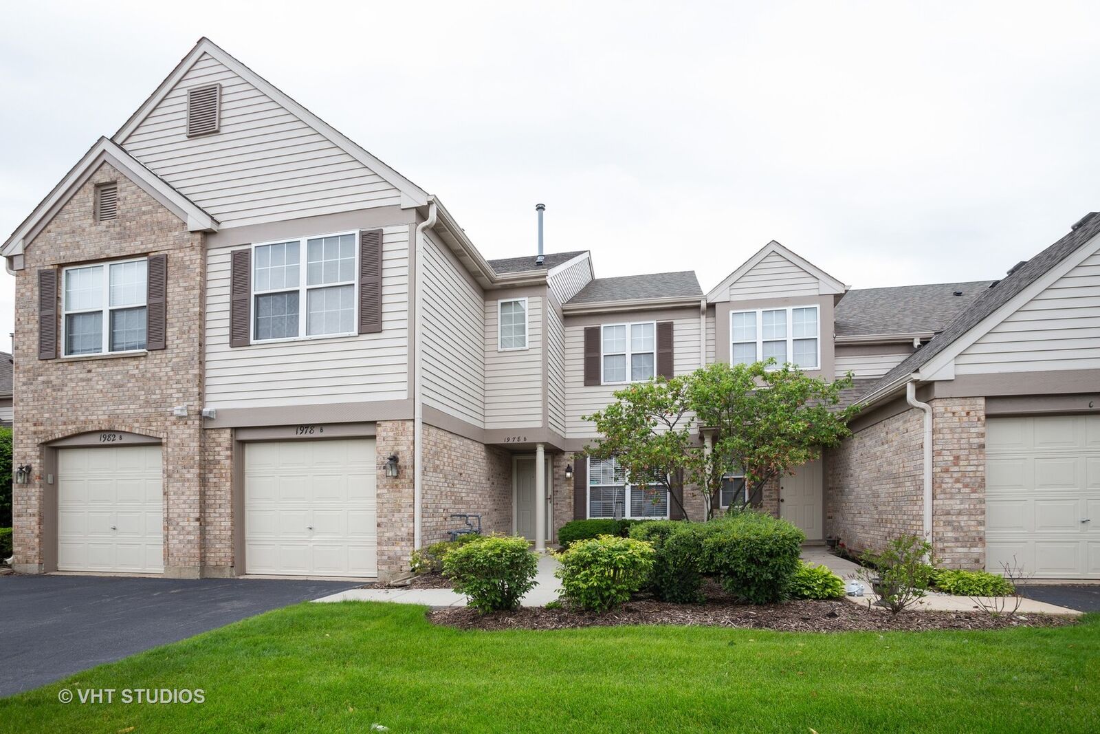 Property Photo:  1978 Gary Court B  IL 60193 