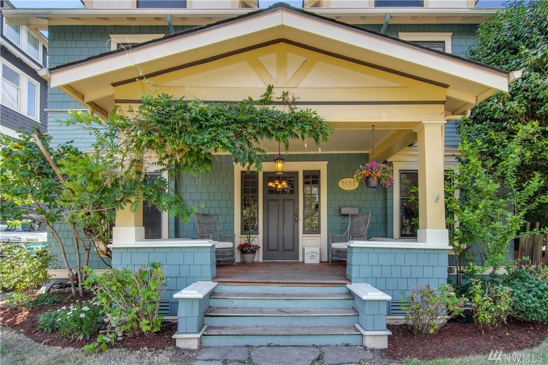 Property Photo:  1611 6th Ave W  WA 98119 