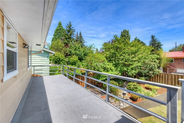 Property Photo:  6818 38th Avenue NE  WA 98115 