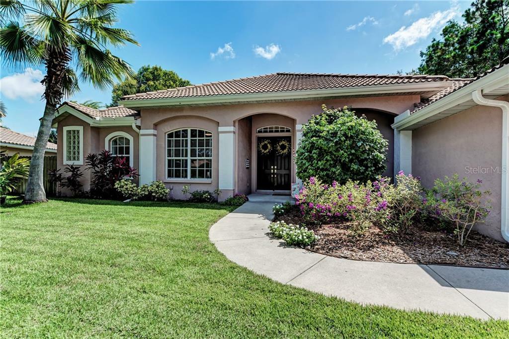 Property Photo:  5619 Oak Grove Court  FL 34233 