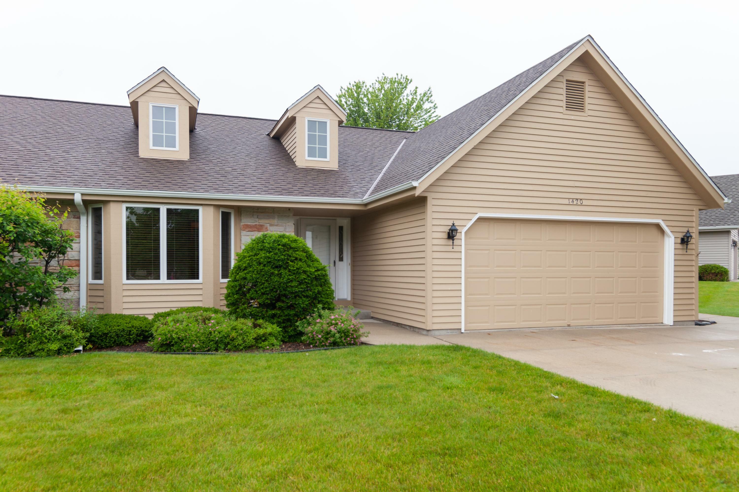 Property Photo:  1420 Ridgewood Dr  WI 53095 