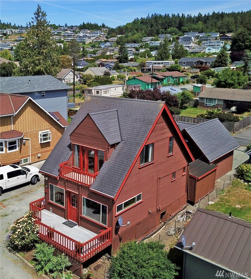 Property Photo:  139 Maple St  WA 98282 