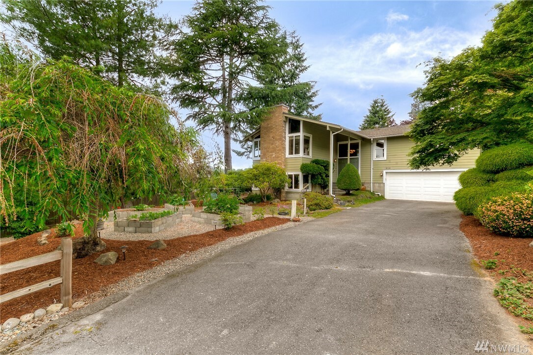 Property Photo:  414 SW 180th St  WA 98166 