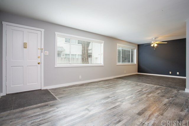 Property Photo:  18601 Collins Street D17  CA 91356 