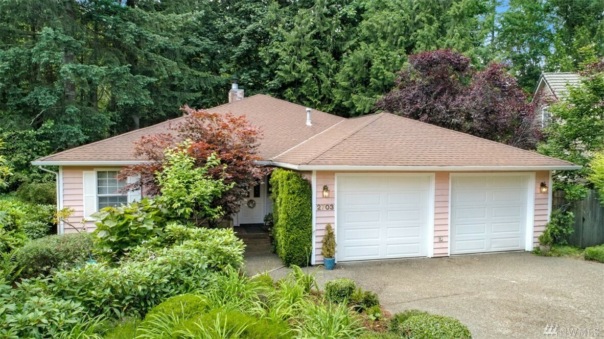 Property Photo:  2703 Walnut Lp NW  WA 98502 