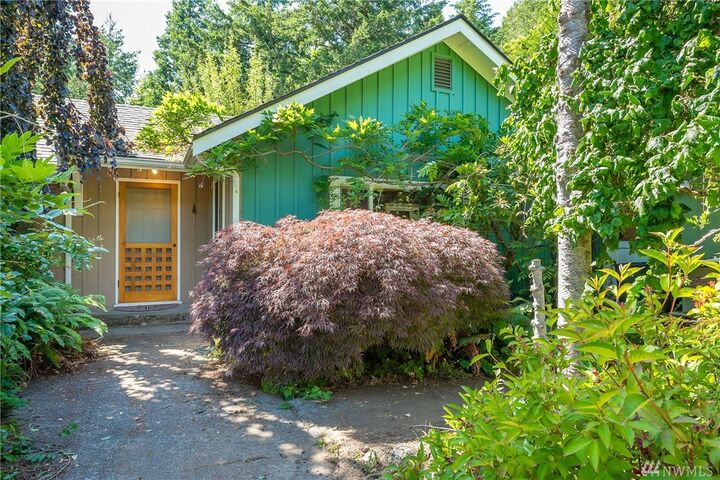 Property Photo: 429 Cove Rd WA 98229