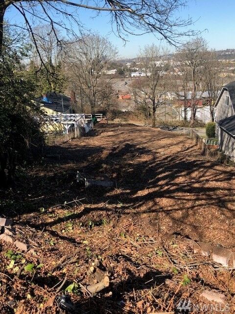 Property Photo: 1409 S 99th St WA 98108