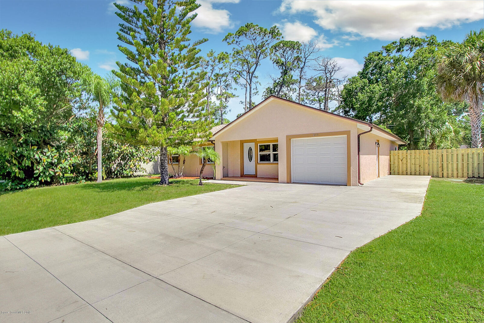 Property Photo:  1044 Bernice Road  FL 32955 