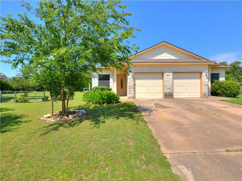 Property Photo:  507 Tablerock Circle  TX 78641 