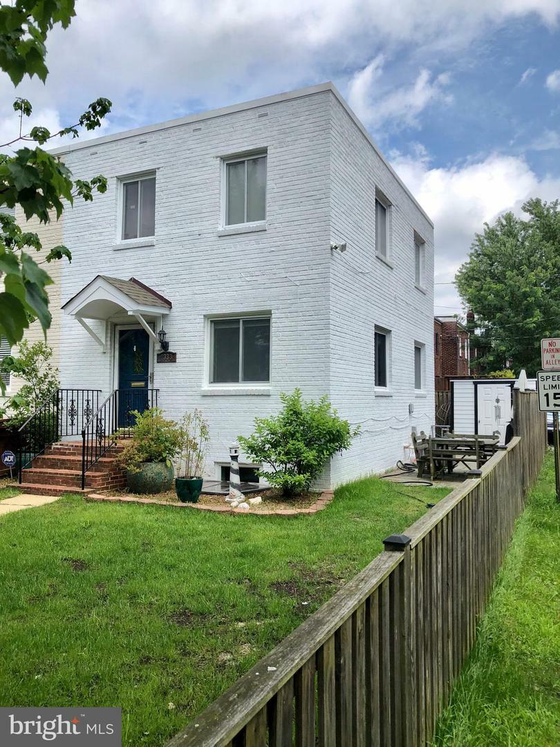 Property Photo:  1333 Oronoco Street  VA 22314 