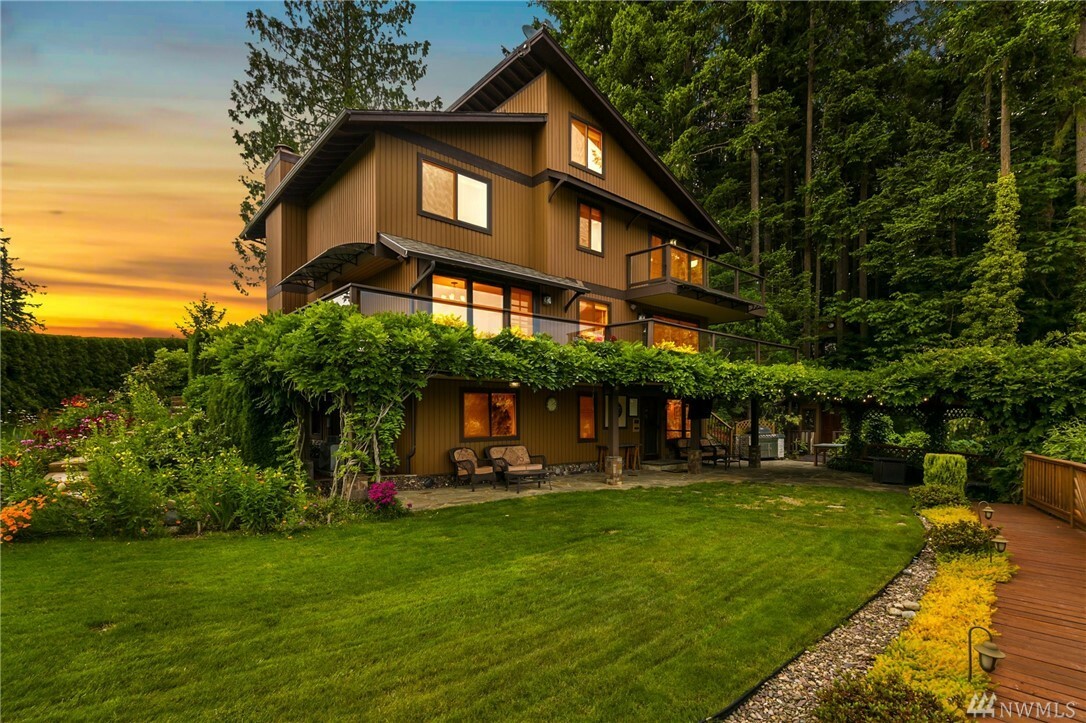 Property Photo:  5450 Highlands Dr NE  WA 98029 