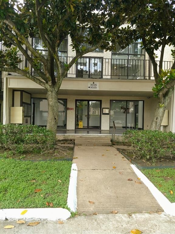 3035 Walnut Bend Lane 24  Houston TX 77042 photo