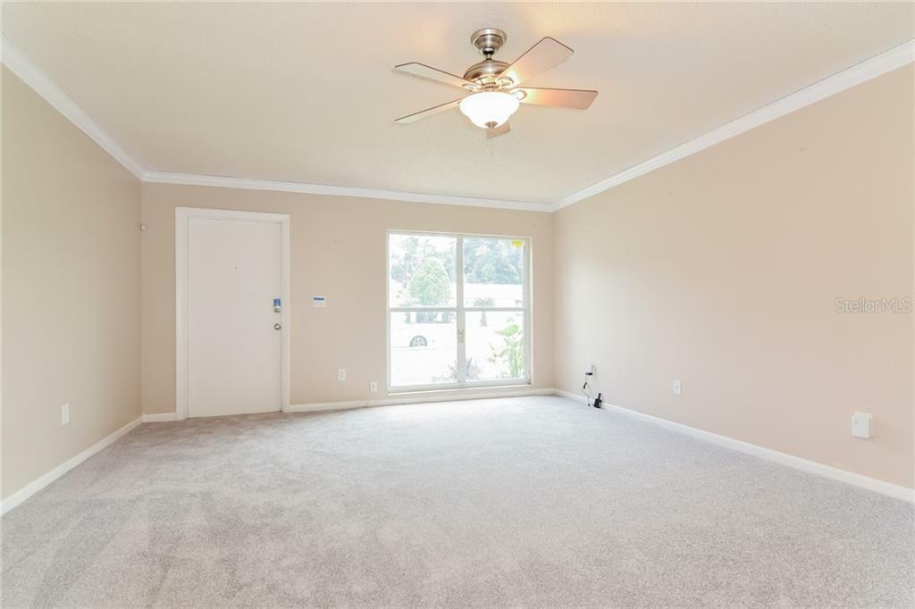 Property Photo: 2216 Valleybrook Avenue FL 33594