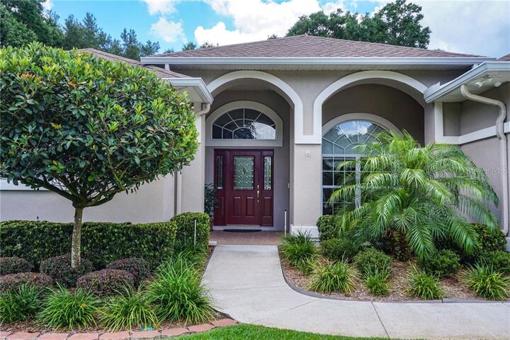 Property Photo: 4703 White Cliff Place FL 33527