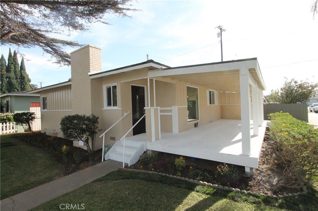 Property Photo:  1040 W Acacia Avenue  CA 92868 