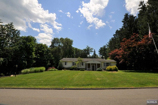 Property Photo:  16 Echo Ridge Road  NJ 07458 