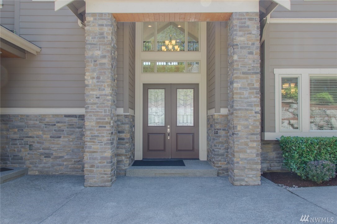 Property Photo: 9976 SE 38th St WA 98040