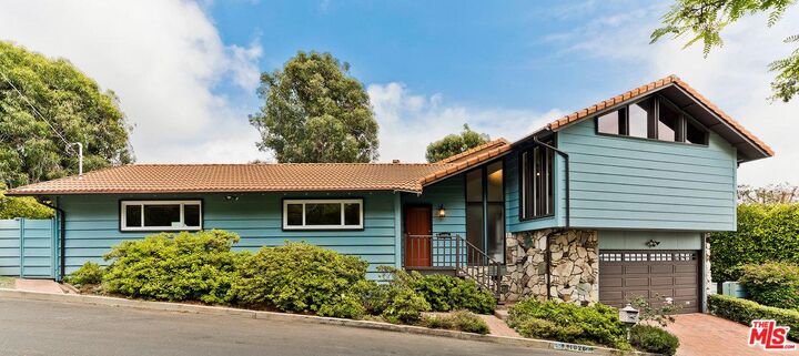 1026 El Medio Ave  Pacific Palisades CA 90272 photo