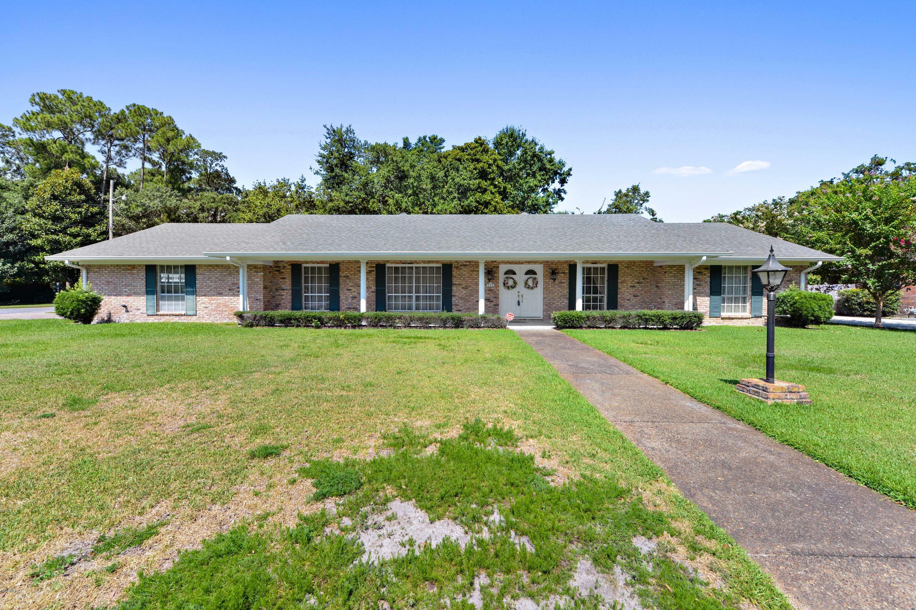 Property Photo:  305 Eastview Drive  MS 39531 