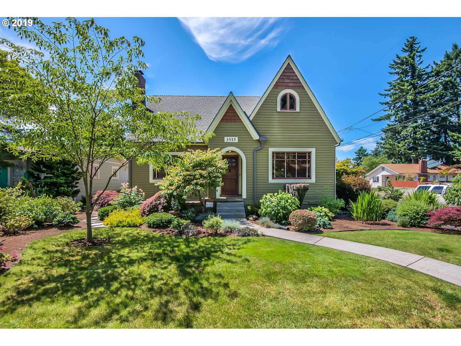 Property Photo:  3535 NE 63rd Ave  OR 97213