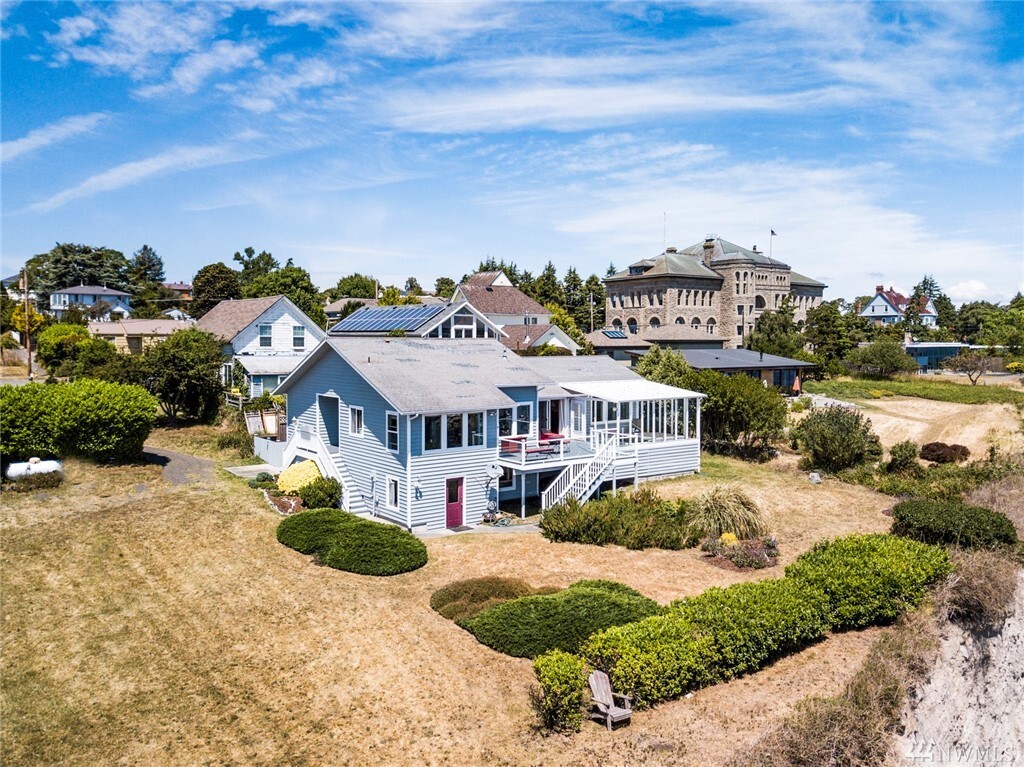 Property Photo: 206 Pierce St WA 98368