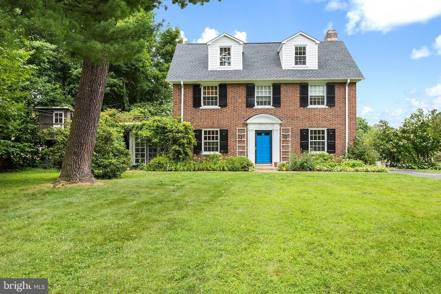 Property Photo: 207 Idlewild Lane PA 19063