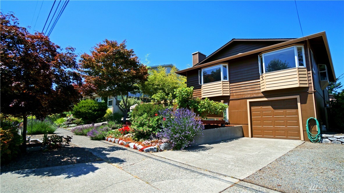 Property Photo:  3724 SW Rose St  WA 98126 