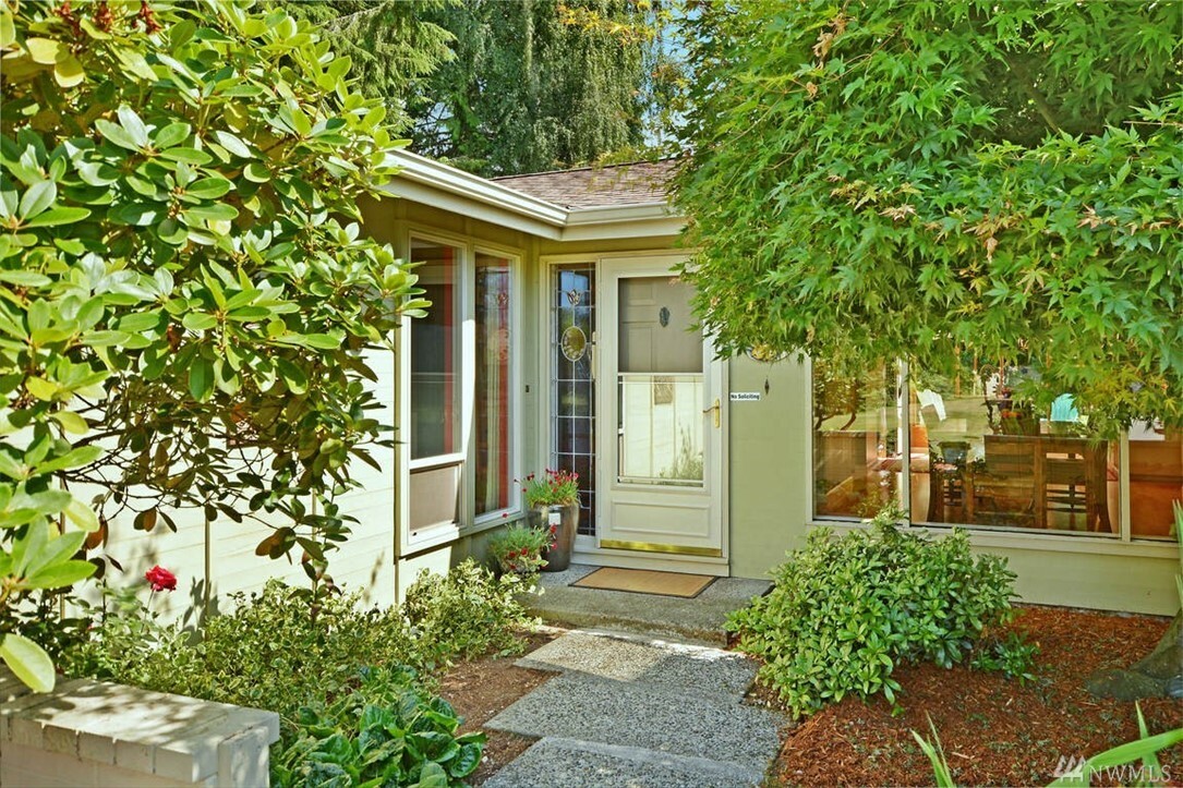 Property Photo:  17121 Sealawn Dr  WA 98026 