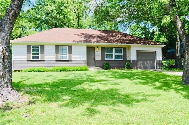 Property Photo:  6414 N Walrond Avenue  MO 64119 