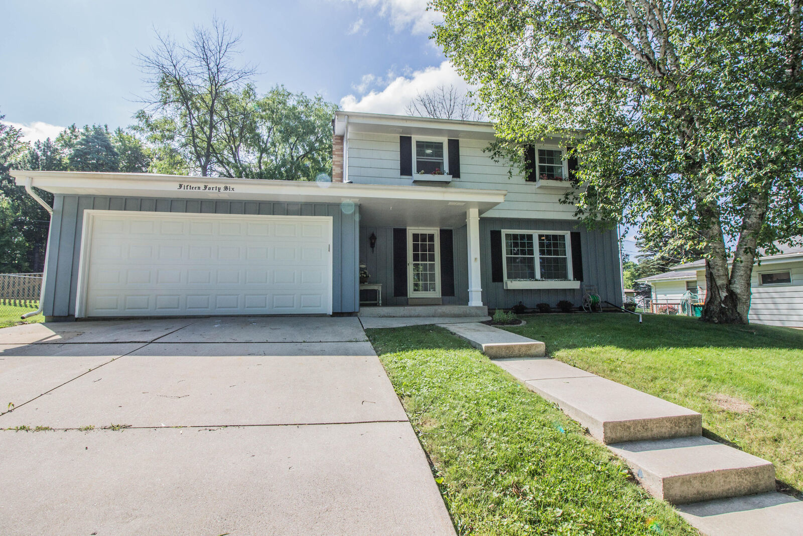 Property Photo:  1546 Parkview Ln  WI 53074 