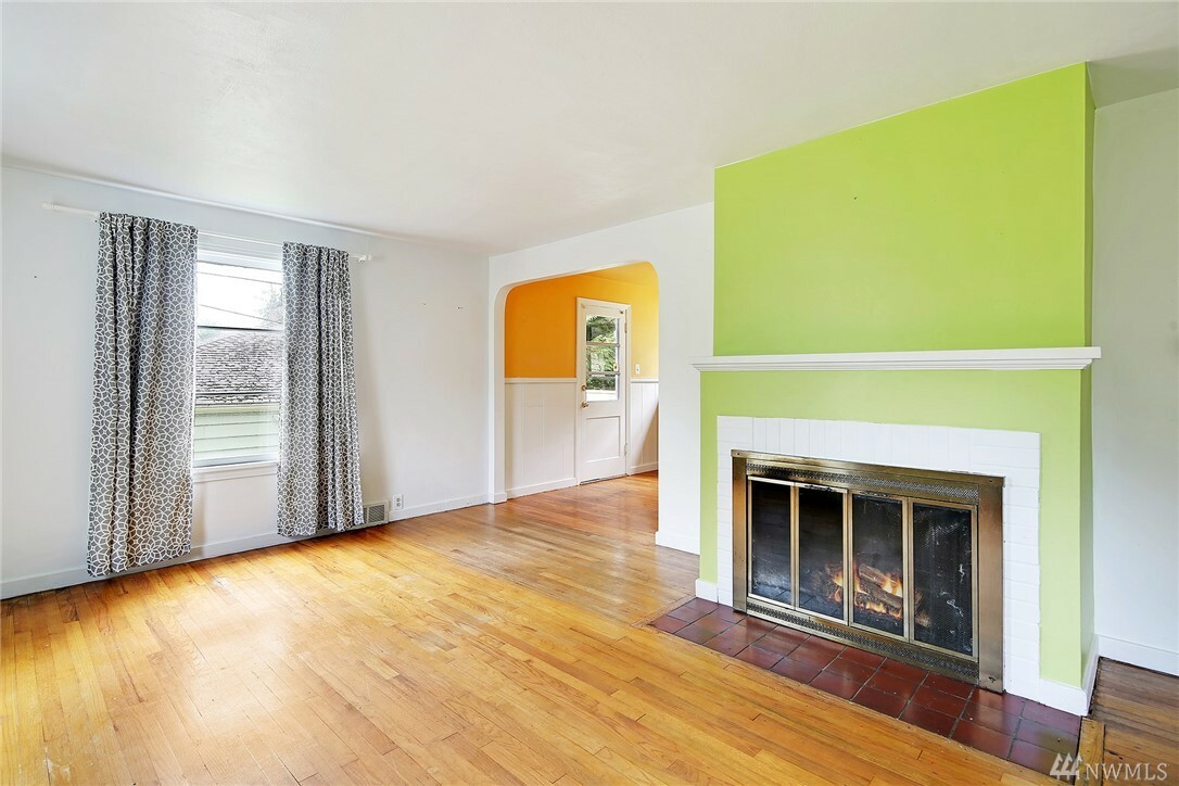 Property Photo: 725 N 148th St WA 98133