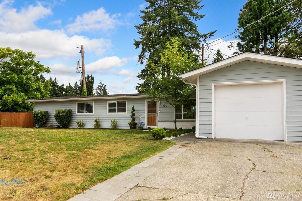 Property Photo: 13824 9th Place S WA 98168
