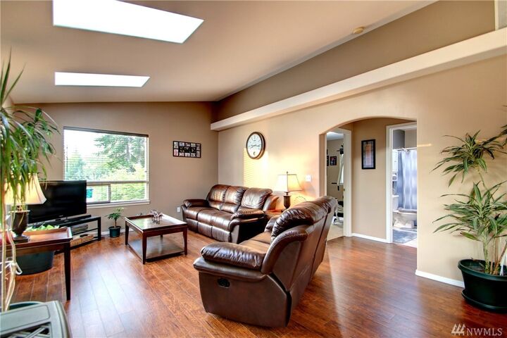 Property Photo: 727 Sunny Lane WA 98282
