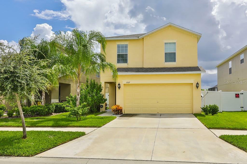 Property Photo:  1207 Trailwater Street  FL 33570 