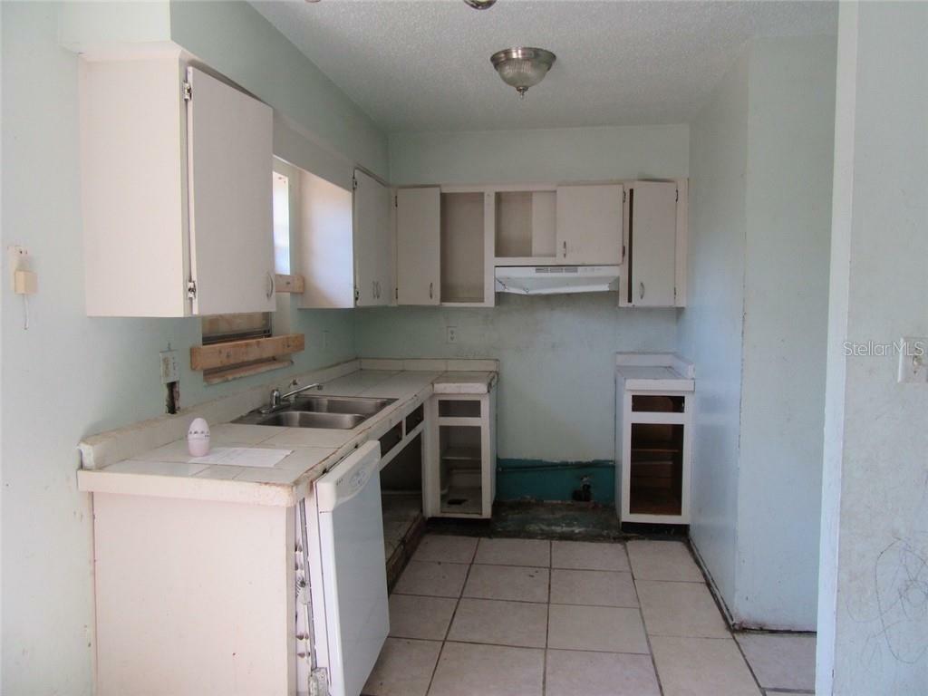 Property Photo:  506 Louanne Court  FL 32778 