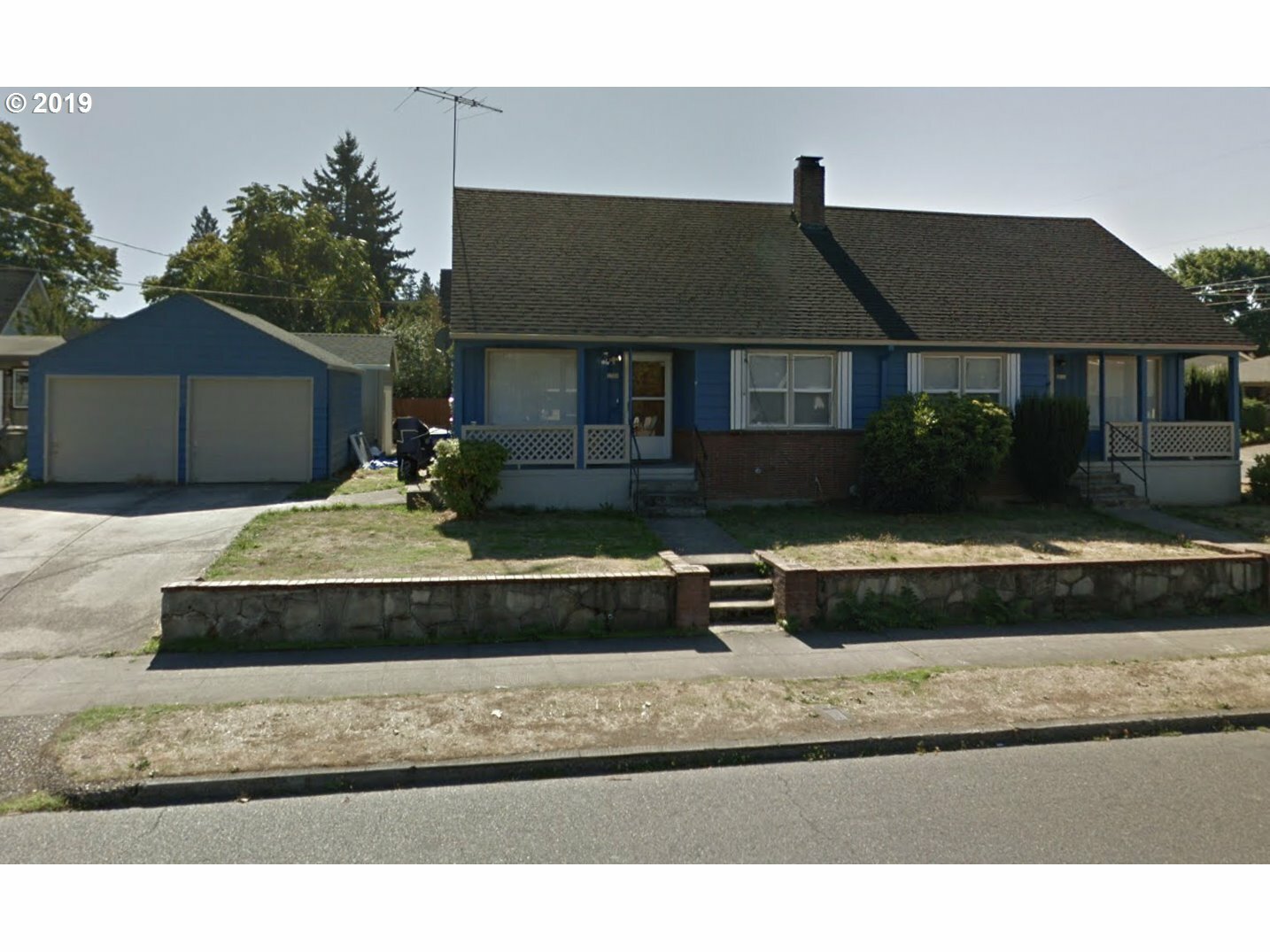 Property Photo: 2306 NE Killingsworth St OR 97211