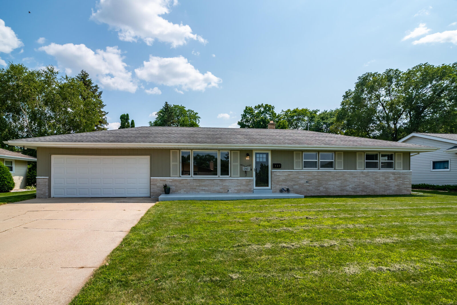 Property Photo:  737 E Kilbourn Ave  WI 53095 
