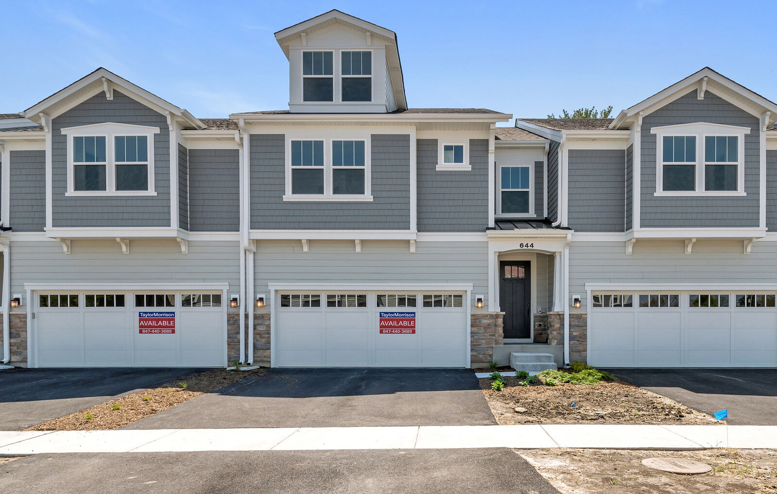 Property Photo:  644 Riverbank Drive  IL 60134 