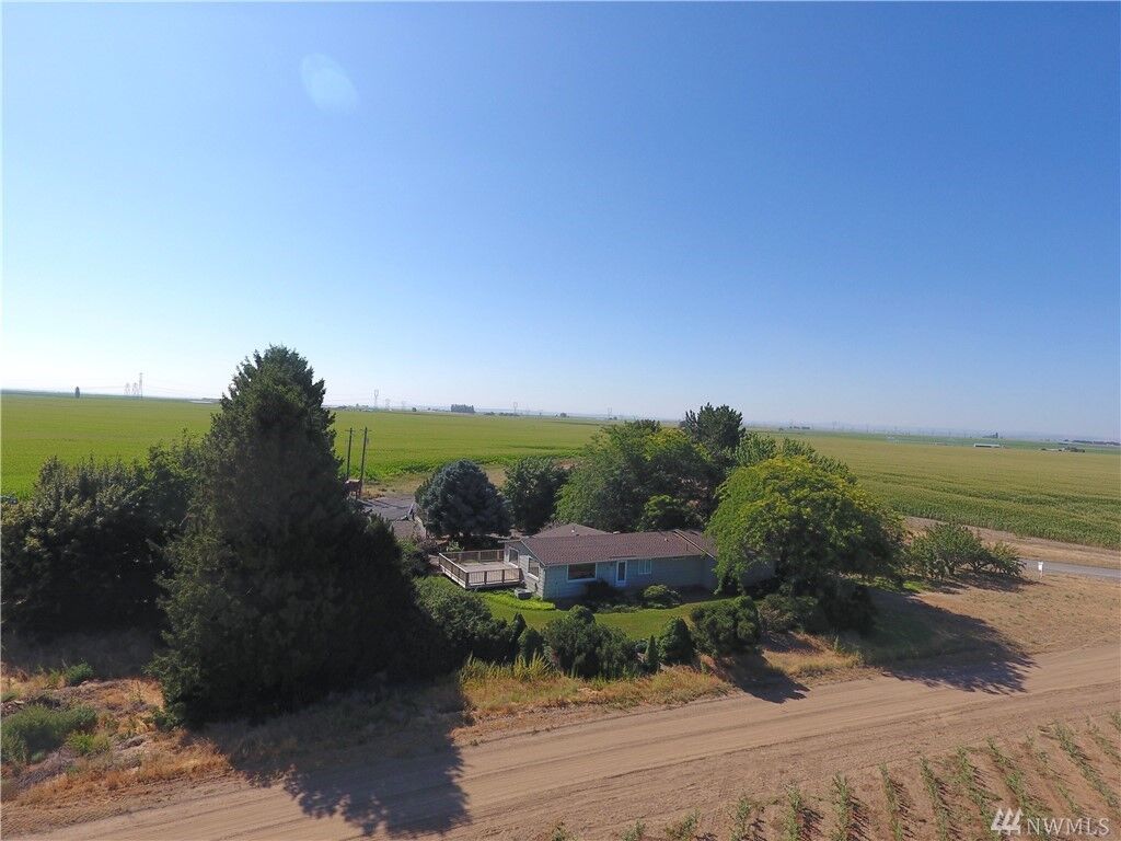 Property Photo:  1520 Road 5.5 NW  WA 98823 