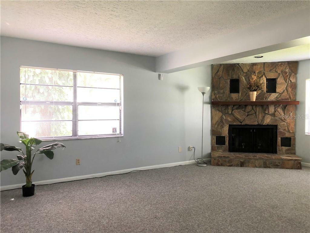 Property Photo:  712 S Castle Court  FL 33612 