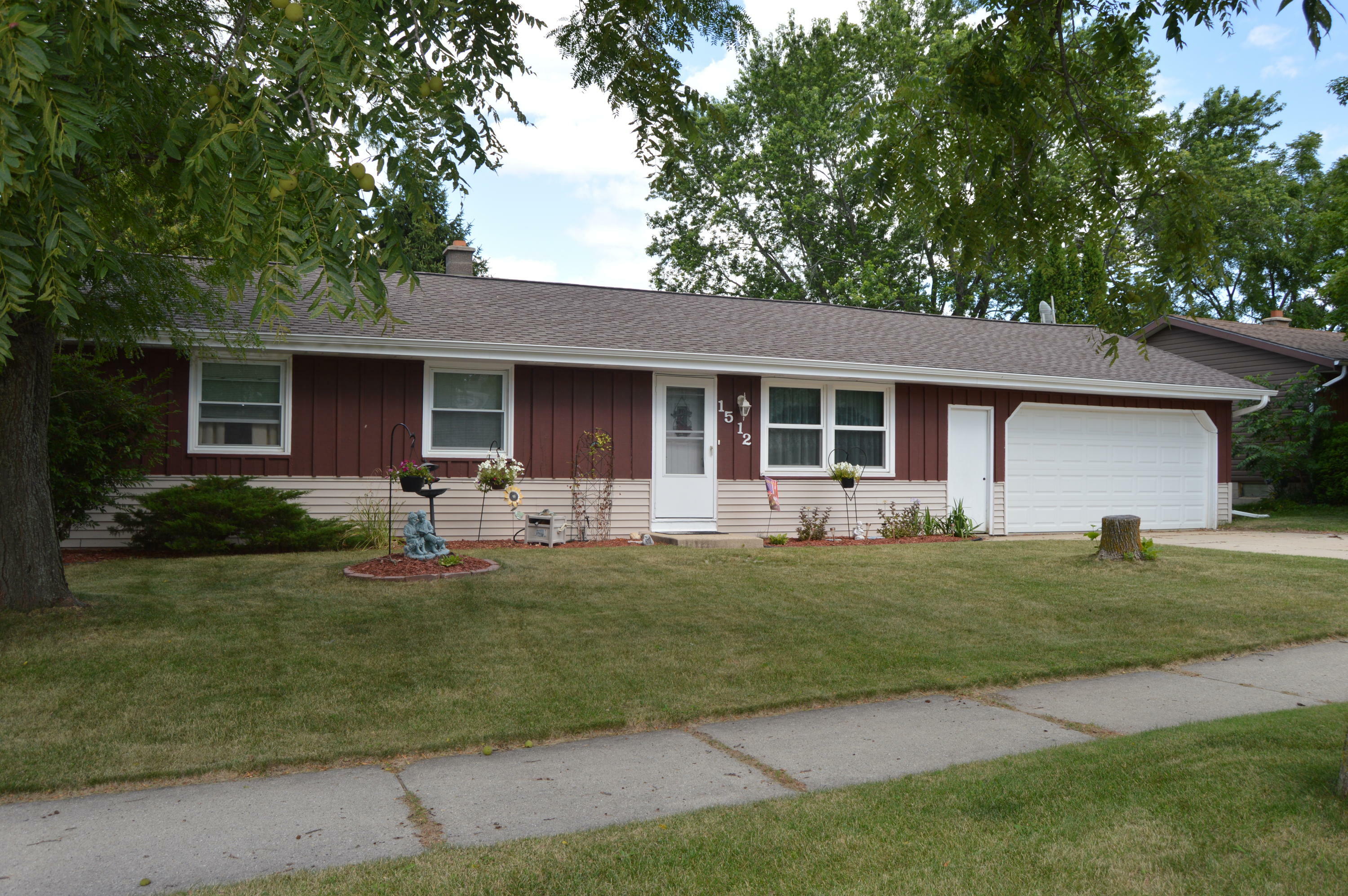 1512 Roosevelt Dr S  West Bend WI 53090 photo