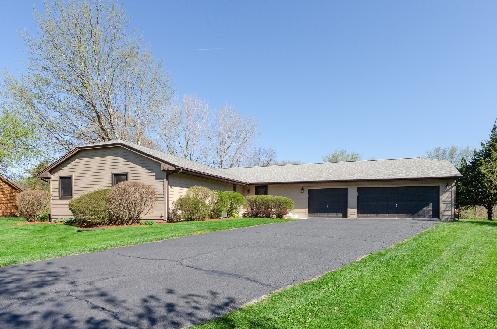 Property Photo: 1914 Maria Court IL 60118