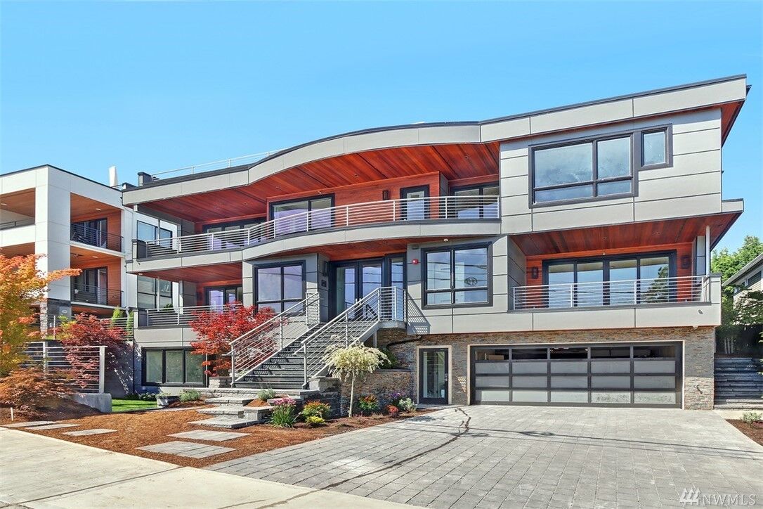 Property Photo:  214 5th Ave  WA 98033 