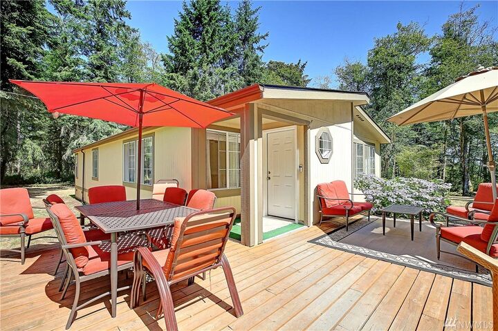 Property Photo: 122 W Mountain View Rd WA 98282
