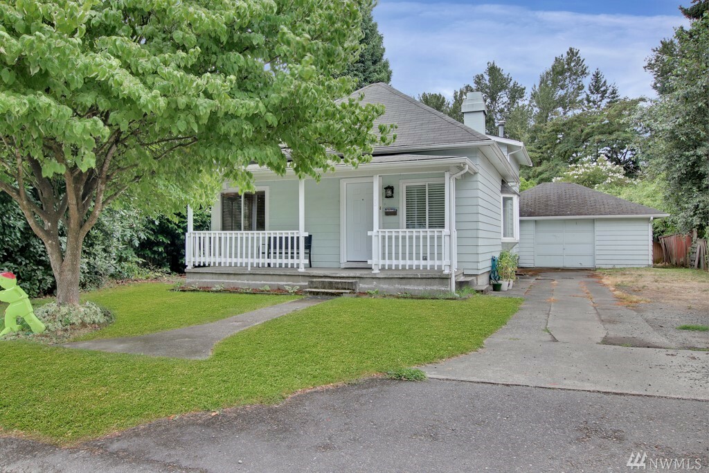 Property Photo:  506 Harrison St  WA 98390 